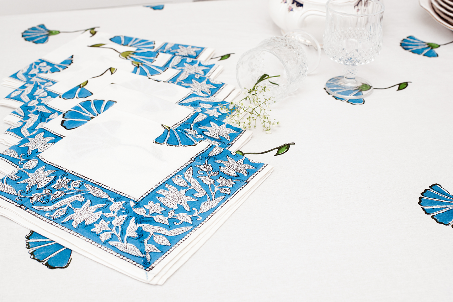Blue & White Table Cover with Set of Napkins - The Jaipur Collection