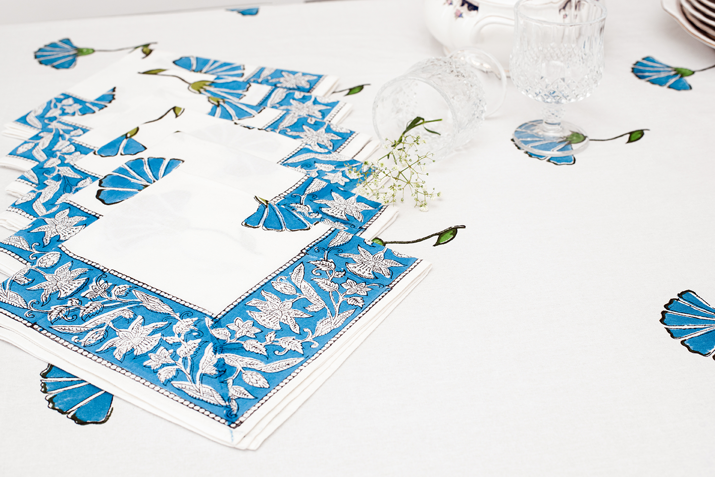 Blue &amp; White Table Cover with Set of Napkins - The Jaipur Collection